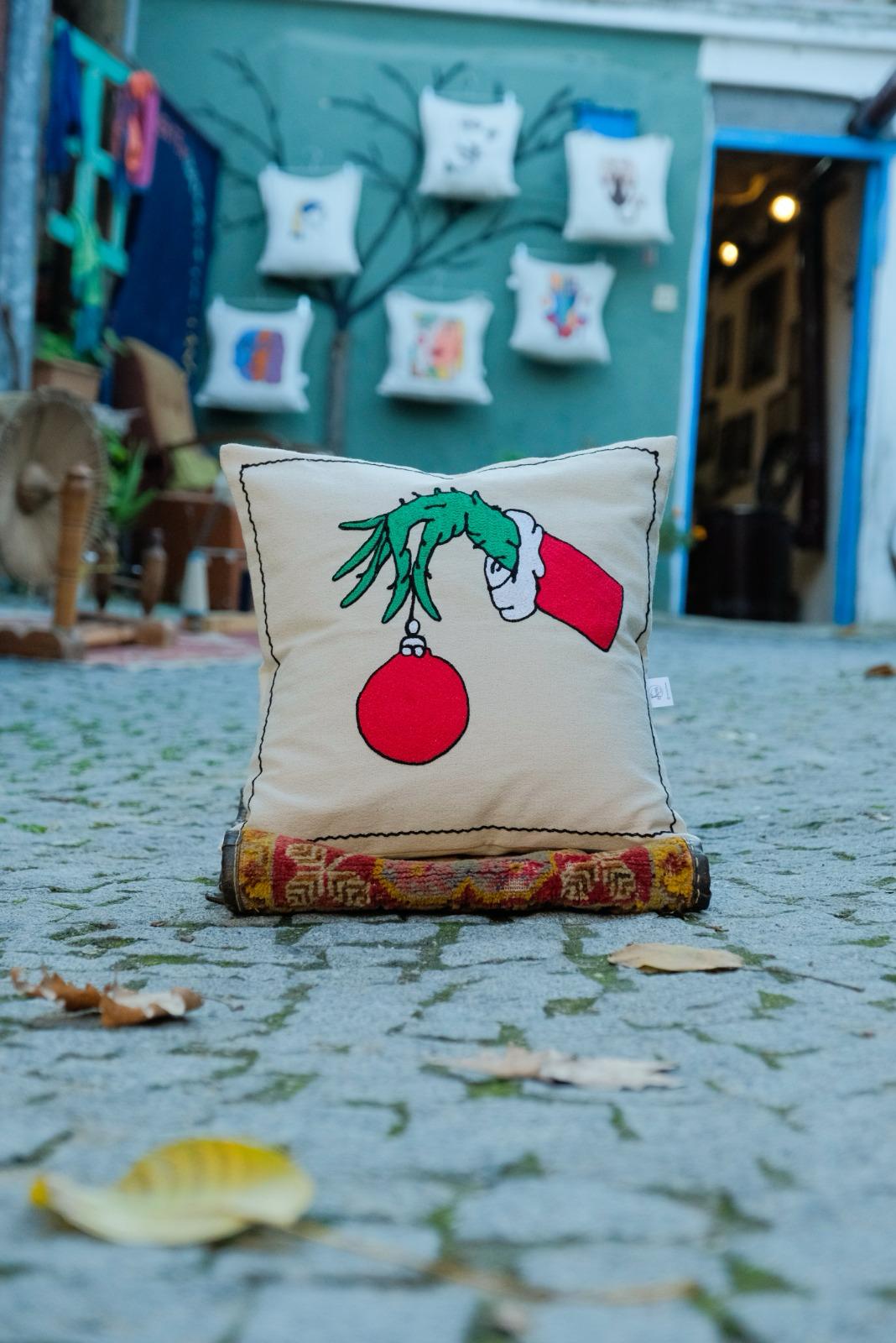 Grinch Ornament Detail